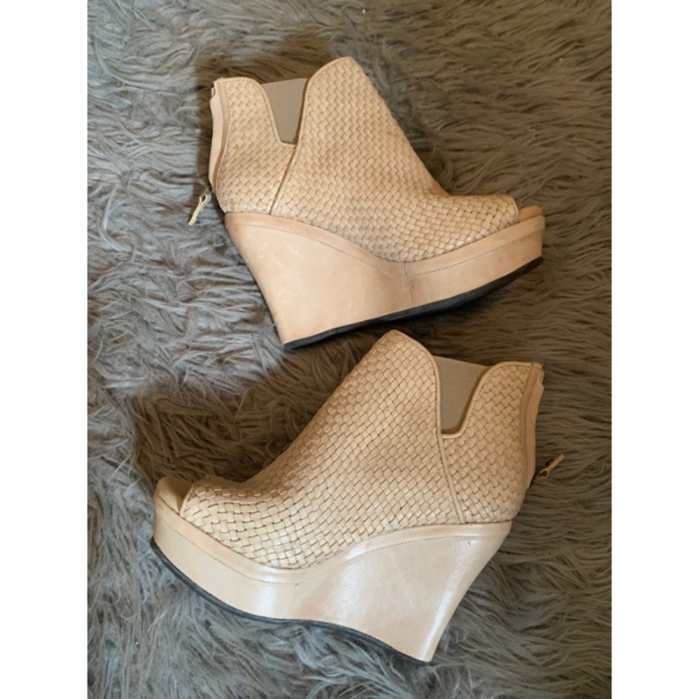 UGG Reed Woven Peep Toe Booties/Wedges Size 6